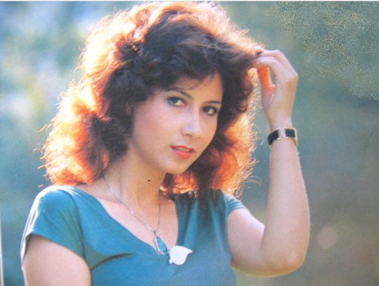 甄妮全家照:曾因太美被劝转学,守寡35年,31岁女儿酷似丈夫