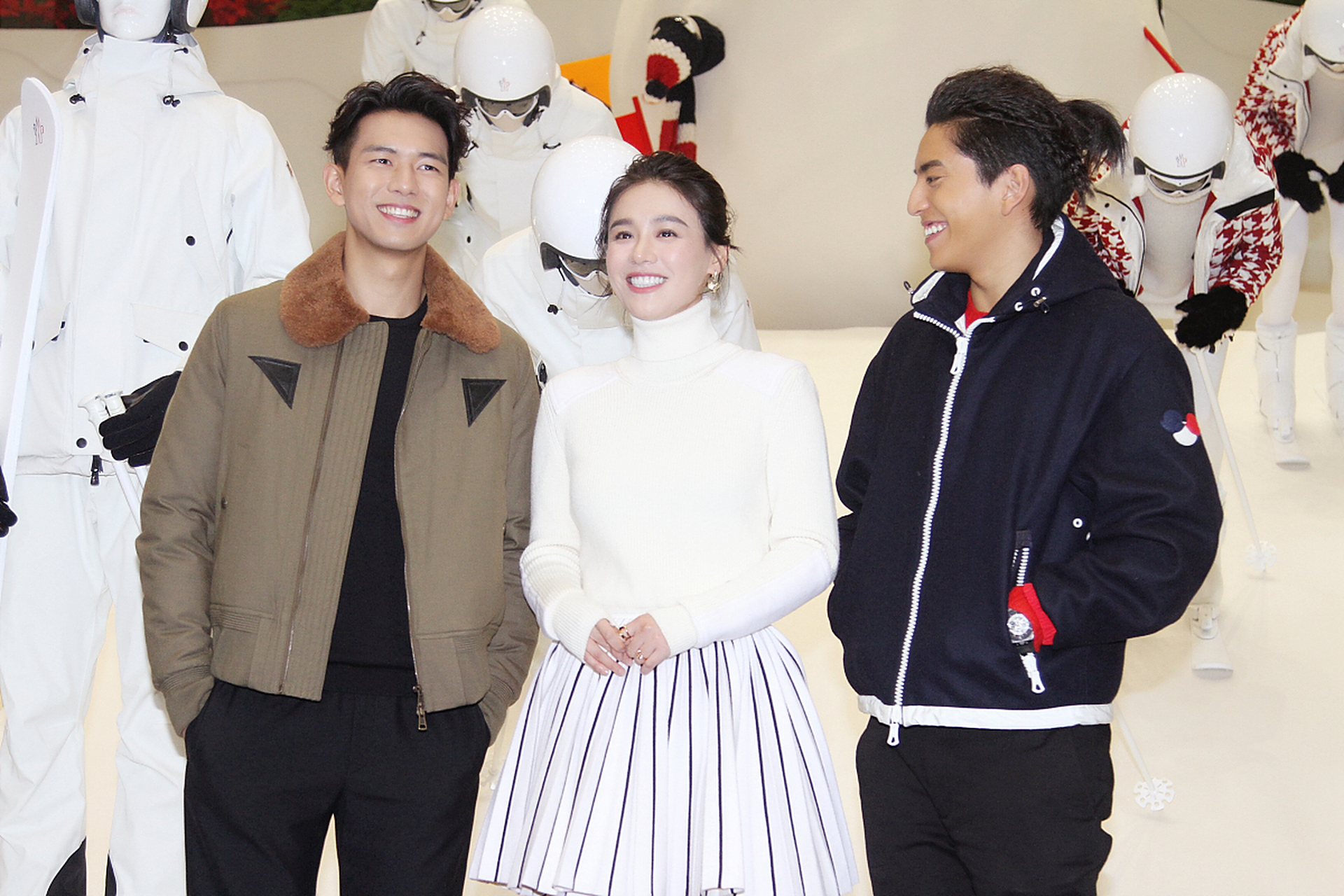 李现,马思纯和王大陆,笑起来牙齿都是又白又整齐[嘻嘻]!