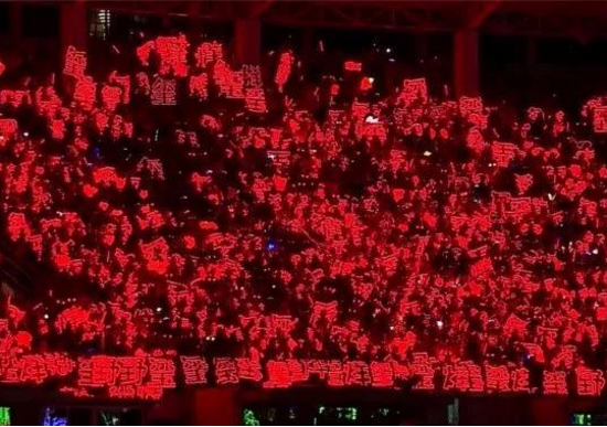 明星的应援色:千玺红色,薛之谦白色,看到王一博:有点独特