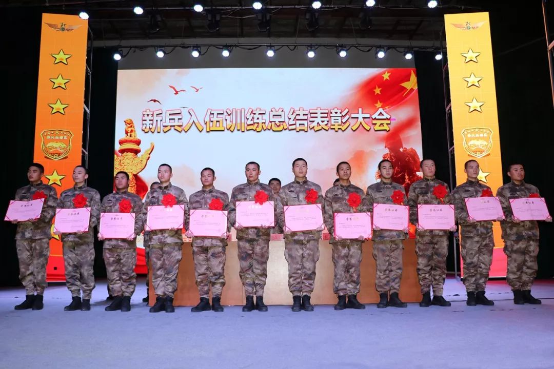 "暴风雨部队"新兵以优异成绩"入列"