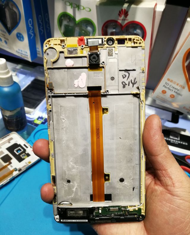 华为mate7摔成这样了,还值得修吗?