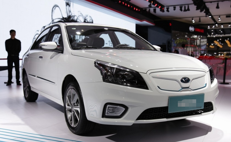 华骐300e新能源独特的外观设计,整体造型很出色,让人越看越喜欢