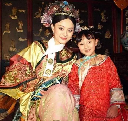 还记得《甄嬛传》里的"胧月公主"吗?如今14岁的她变漂亮了!