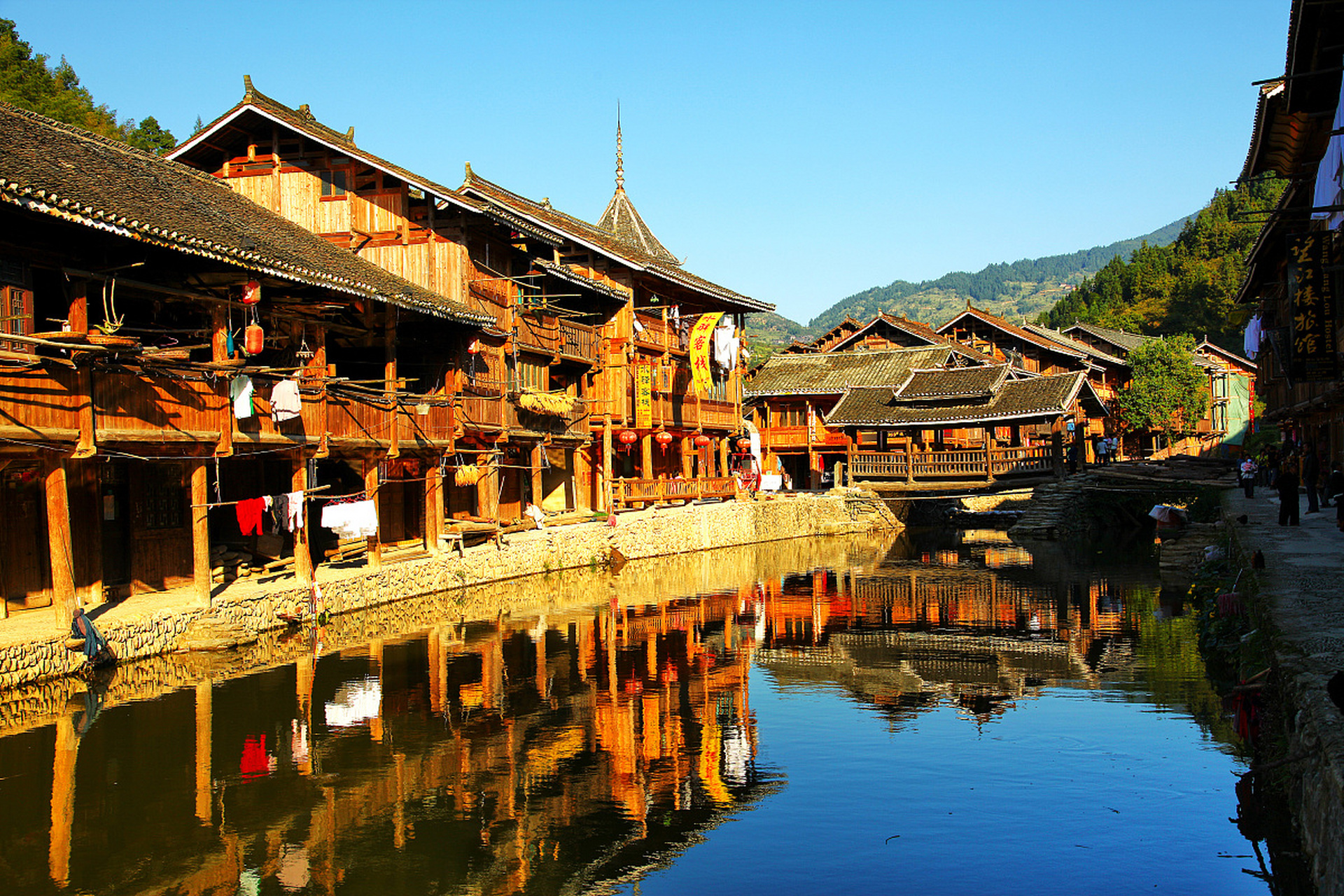 贵州黎平县的肇兴侗寨,是中国最大的侗族村寨,保留着千年不衰的原汁