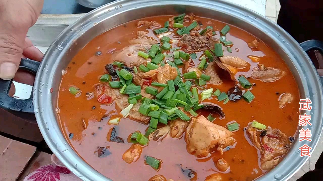 今天做了一锅火锅鸡,色泽红润、麻椒鲜香吃美了,一点没浪费