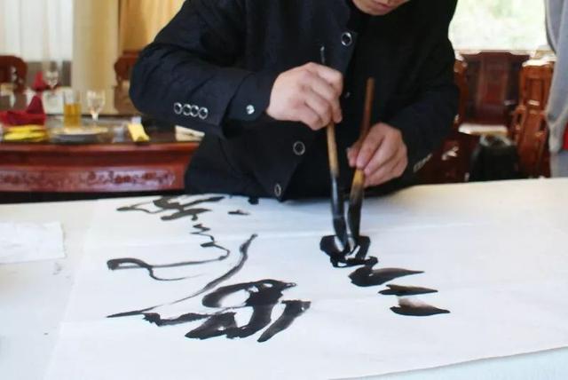 针管喷墨是书法还是杂耍?大师们的花样字帖很像我家小宝的字