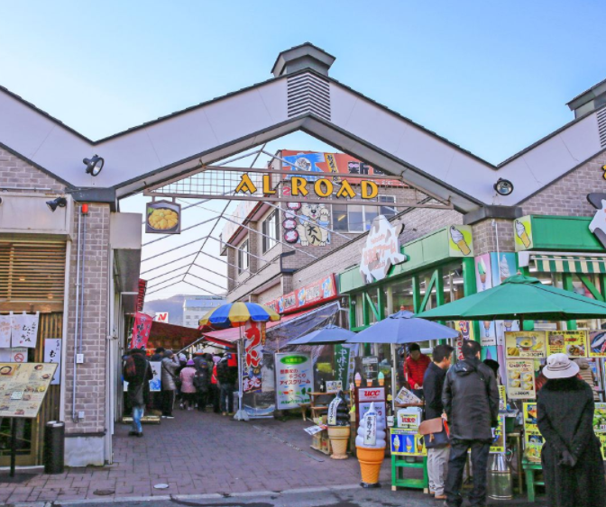 这是函馆必须去的地方,吃货最爱的景点,函馆朝市,每日早上5,6点就开门