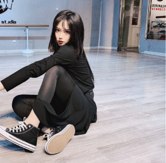 韩国妹子,身高1米58,健身练出"宽胯"好身材