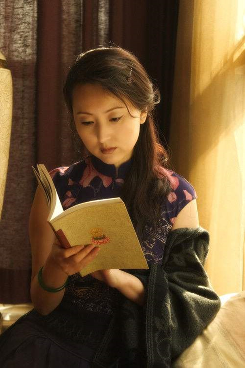 《家风》,从而正式进入演艺圈,最为知名的作品就是陈晓旭的《红楼梦》