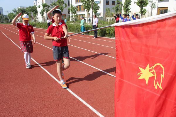 德州曹村小学旧物义卖庆六一,人人成为小当家