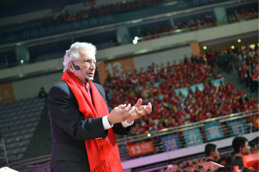 乔·吉拉德:5句话告诉你"你的唯一产品就是你自己"