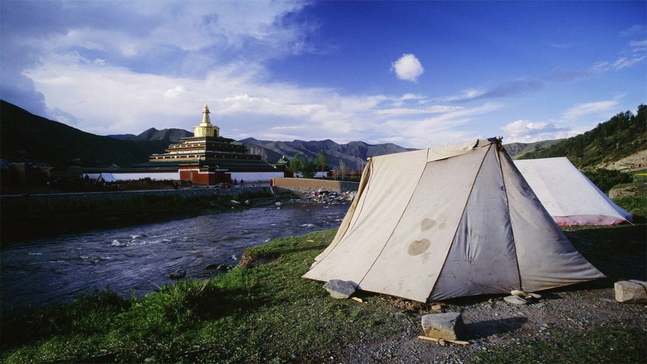 游客到西藏旅游,导游提醒白色帐篷不能随便进,这是为什么?