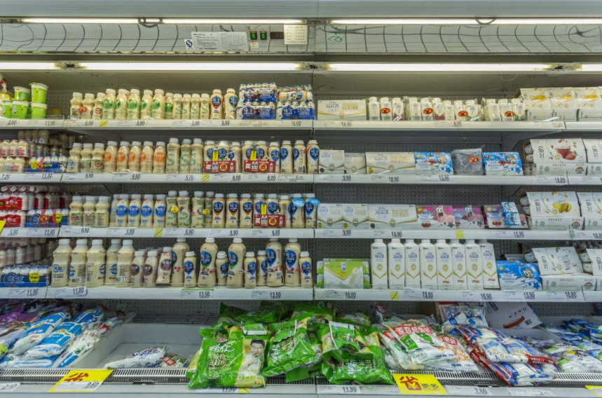 为什么超市酸奶总是"买一赠一"的做活动?超市大妈道出