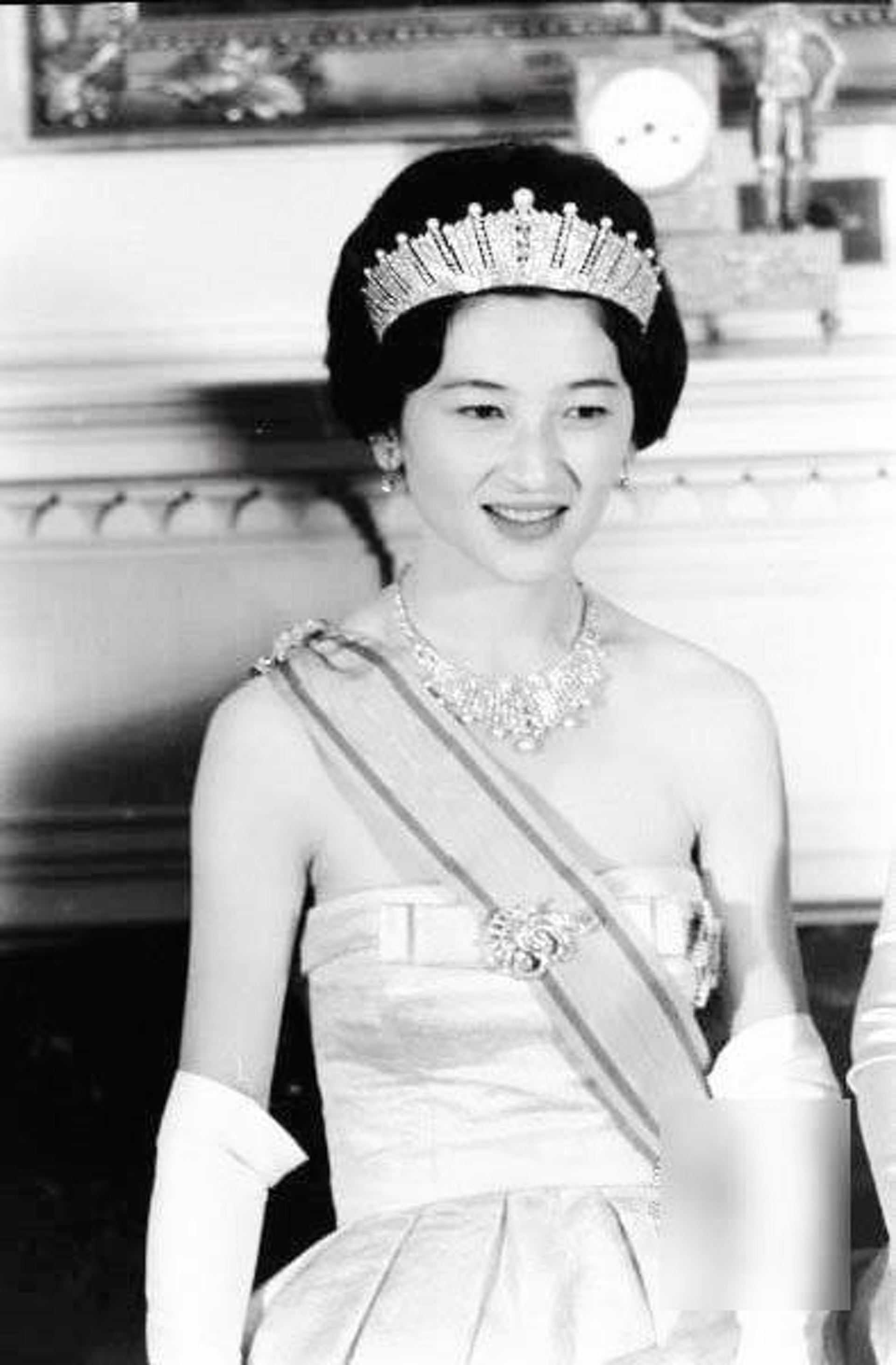 刚刚卸任的日本皇后美智子故事拍日剧