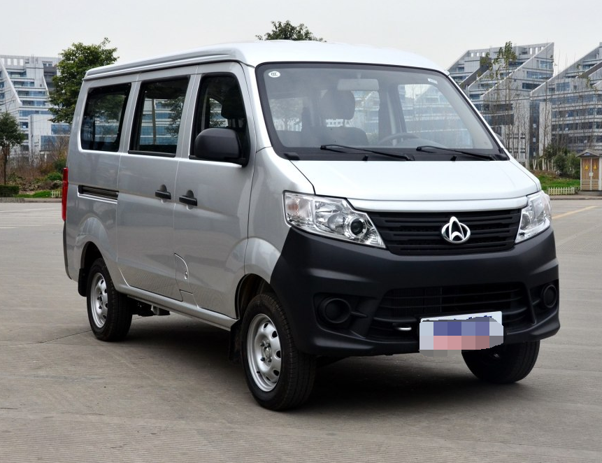 作为一台动感十足的车型,天马行空的造型确实够霸气,它那种粗犷的造型