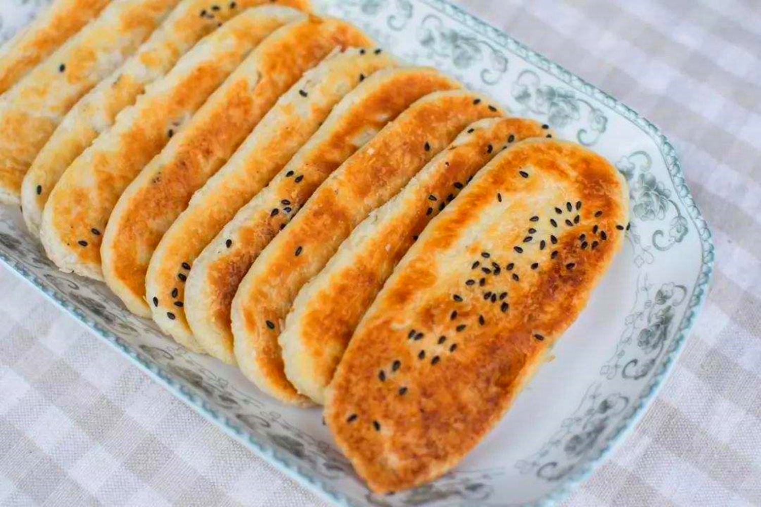 教大家做袜底酥,外皮酥脆,馅料柔软,吃了还想吃