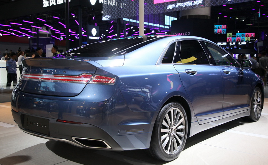 2018广州国际车展:林肯mkz亮相,车长4米9,2.0t加6at,油耗7.5l