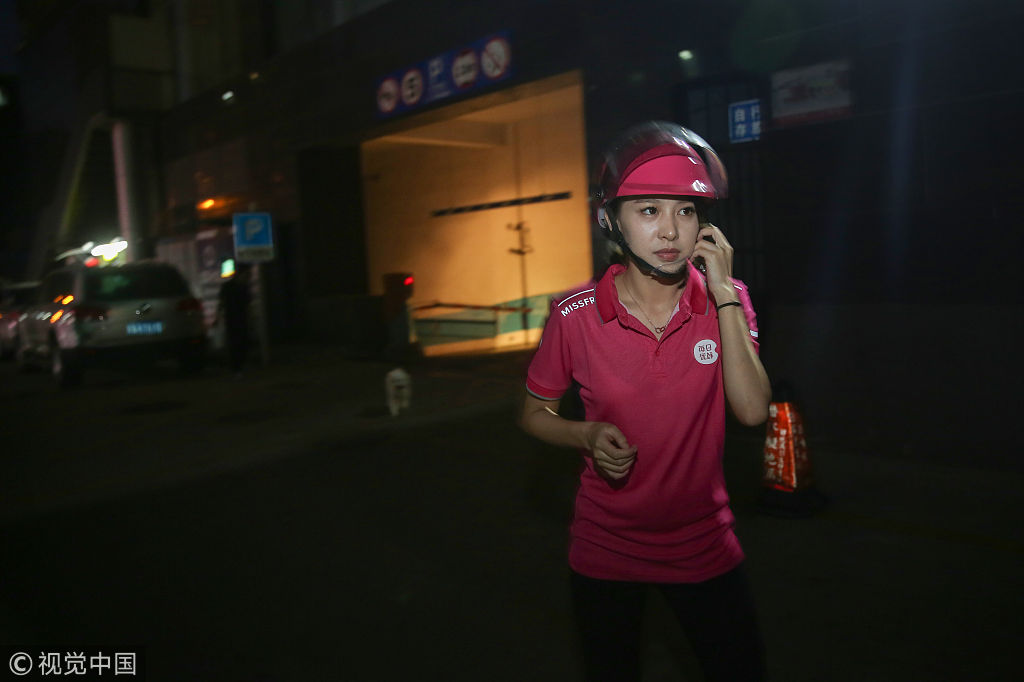 95后北漂女孩的双面人生:白天送外卖晚上直播