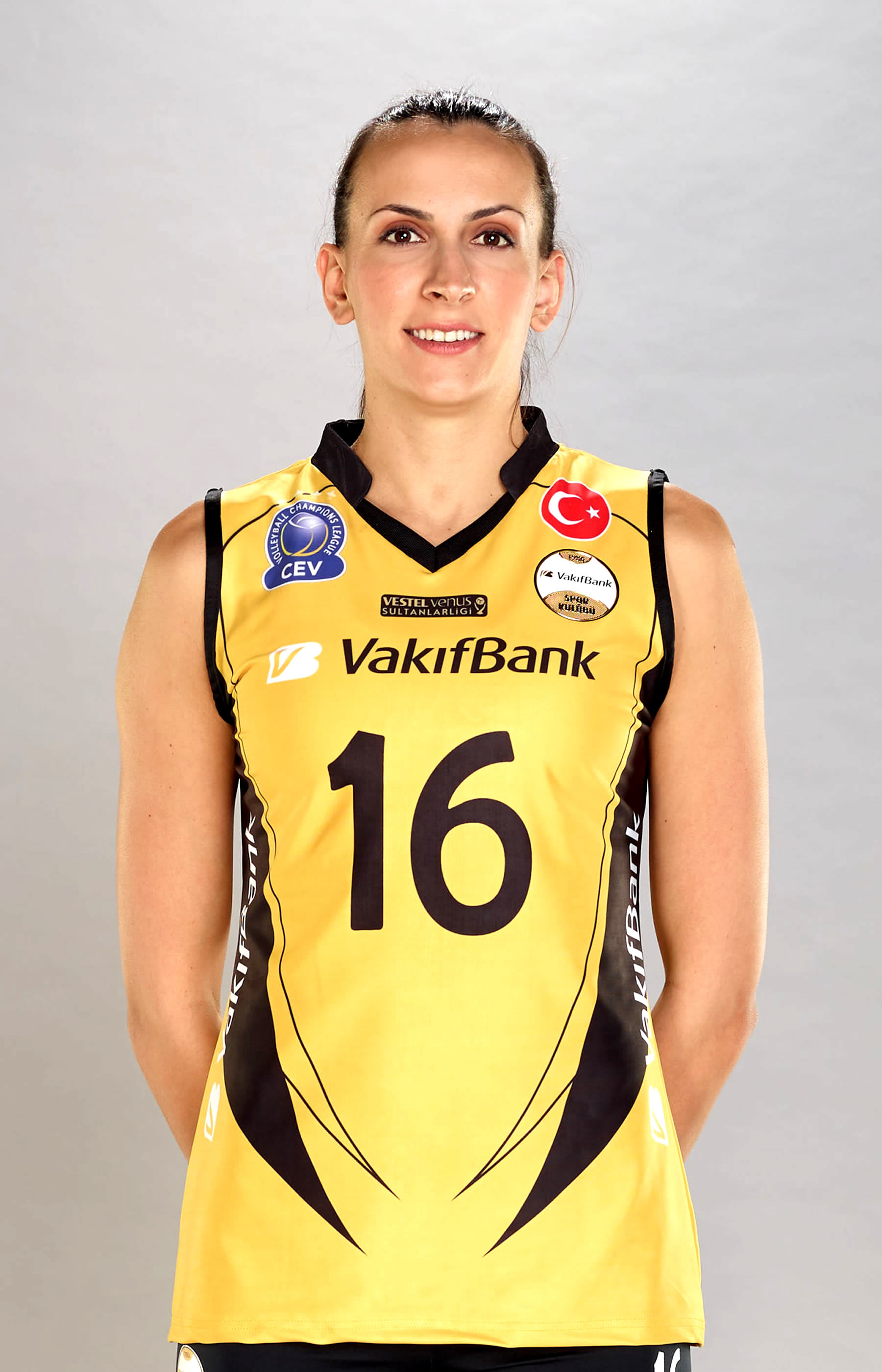 女排世俱杯:瓦基弗银行14名大长腿,朱婷画眼影12号像佟丽娅