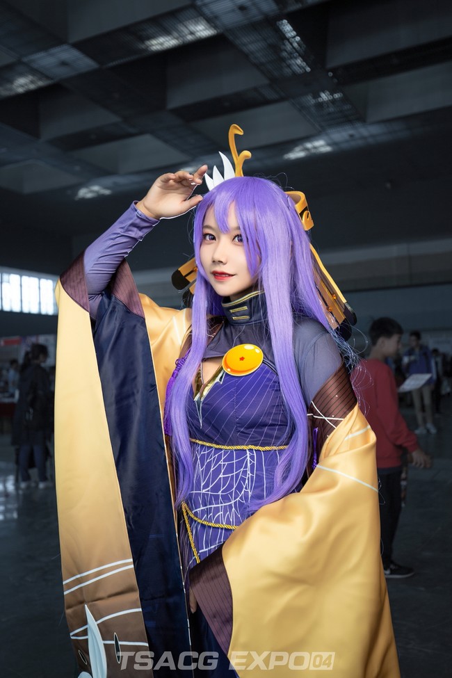 vocaloid墨清弦cos,紫发长腿很漂亮,你觉得呢?