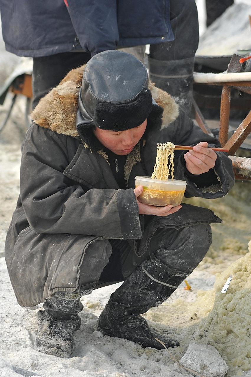 在结婚前我家境条件不好,自己也没有能攒下钱,娶