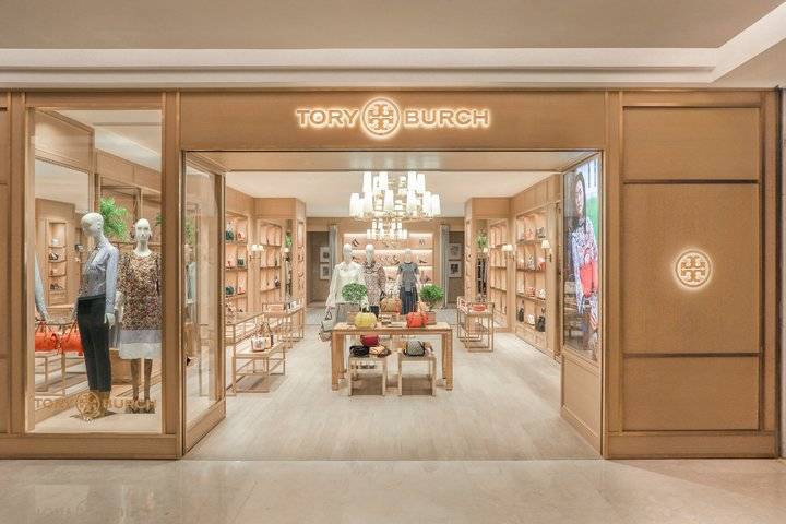 焦俊艳帅气亮相tory burch济南贵和精品店开幕仪式