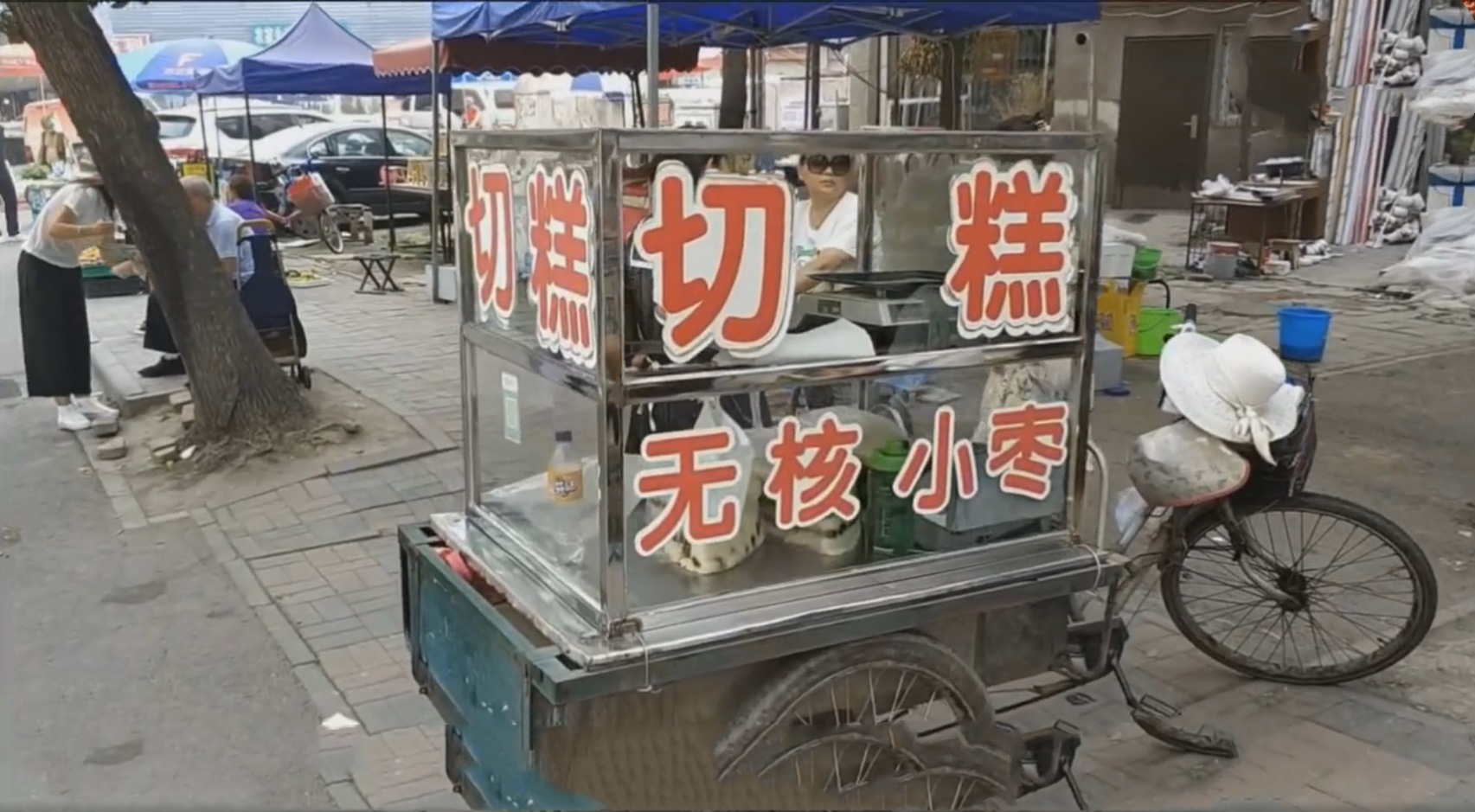 大姐街头卖天津切糕,8元一斤价格完胜新疆切糕,软糯香甜吃不够