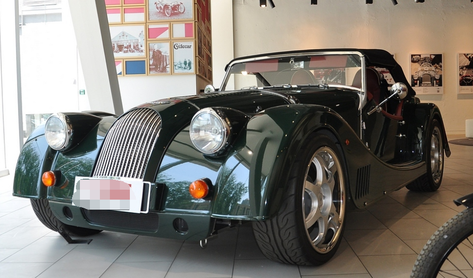 摩根plus 8外观漂亮得没话说,简直就是无可挑剔的一款车