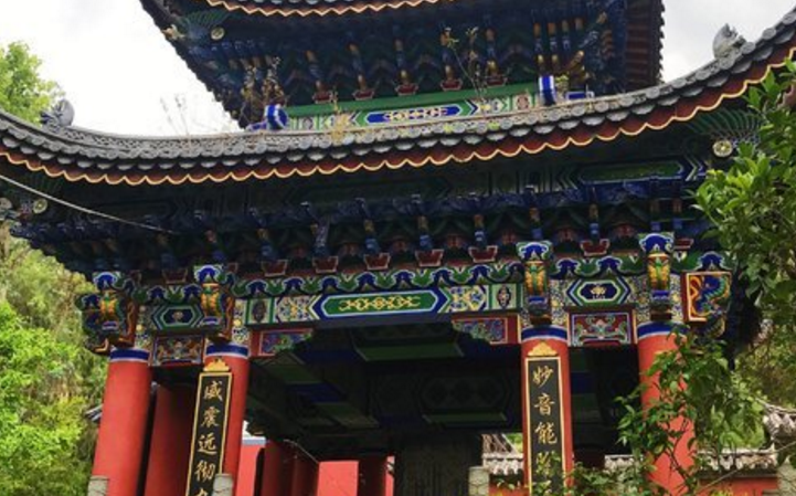 隐匿在苍山深处的无为寺,没有山下三塔崇圣寺恢弘的气势,也没有众多