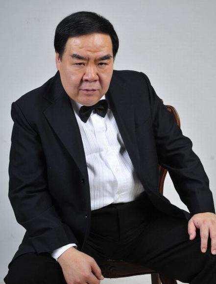 久病缠身,昔日肥猫模样大变,最困难时刘德华伸手相助