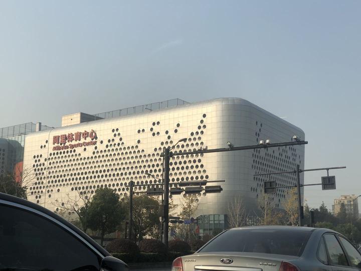 杭州江干公共体育场馆部分恢复开放,羽毛球场地最热门