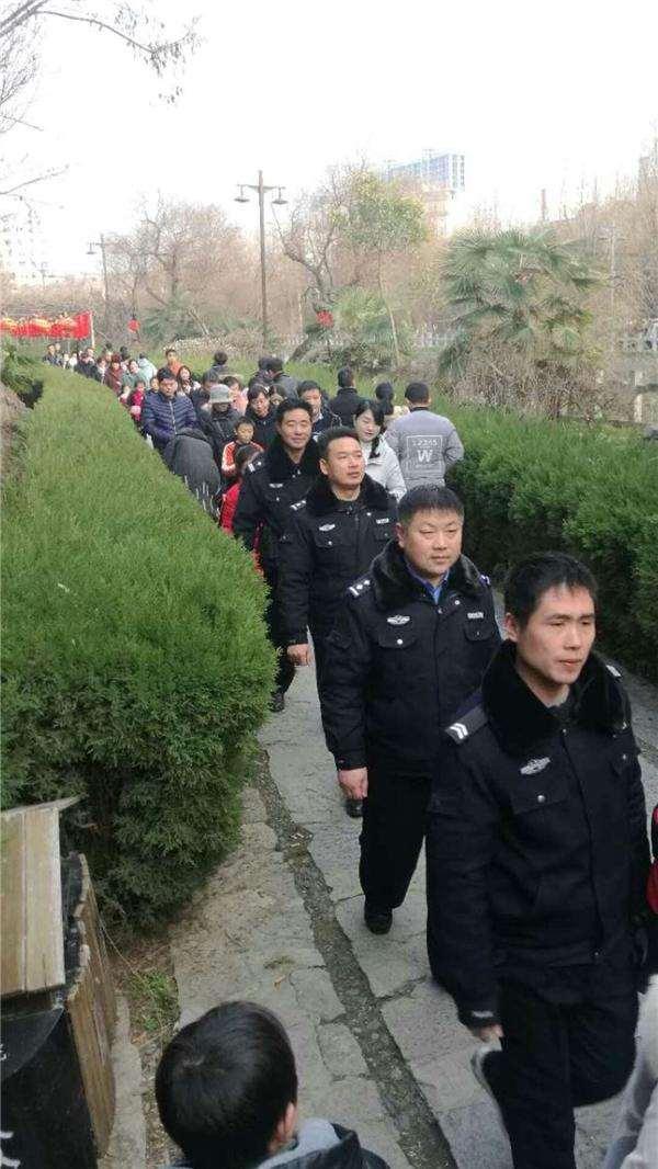 邓州市前进派出所圆满完成首届新春元宵灯会文化节安保工作