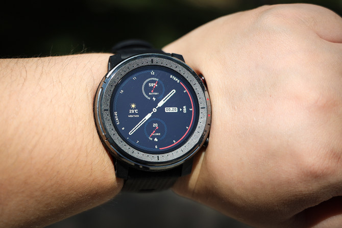 配备业界领先的反射屏 华米amazfit智能运动手表3评测