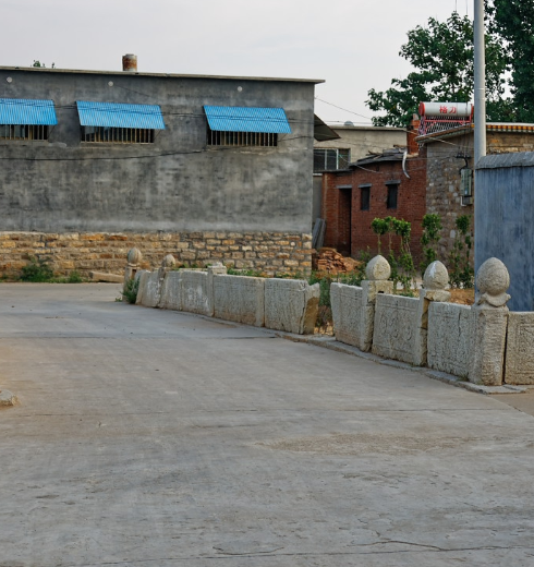 按赵桥村的村名来看,此桥当称之为"赵桥"了,但实际却名"岱西桥".