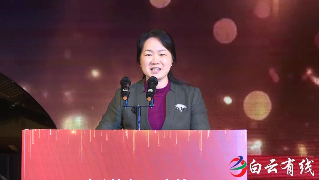 会上,副区长卢绮文代表区委,区政府向全区广大妇女和妇女工作者致以