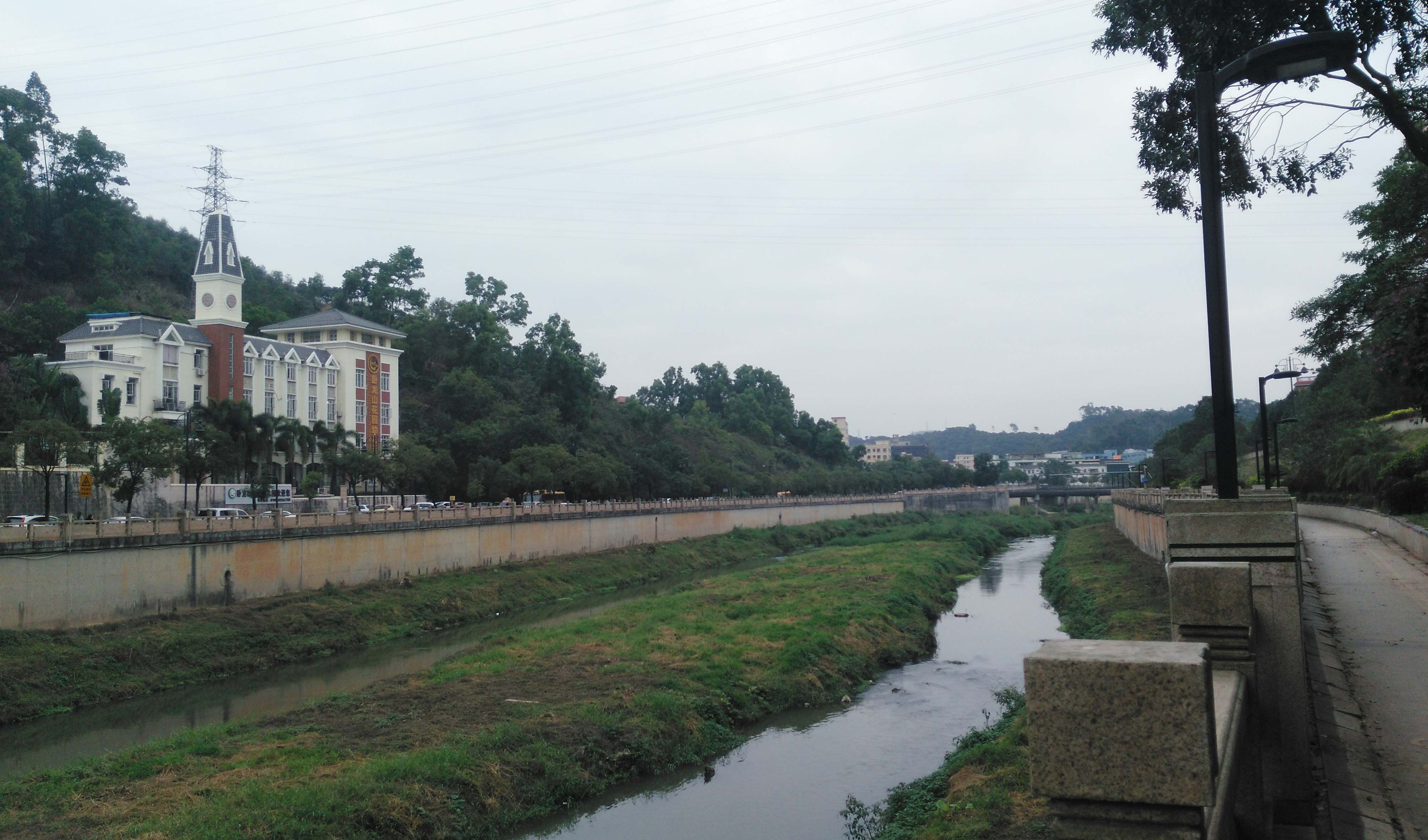 在東莞鳳崗鎮沿著鳳崗河邊騎行,一路上的實拍