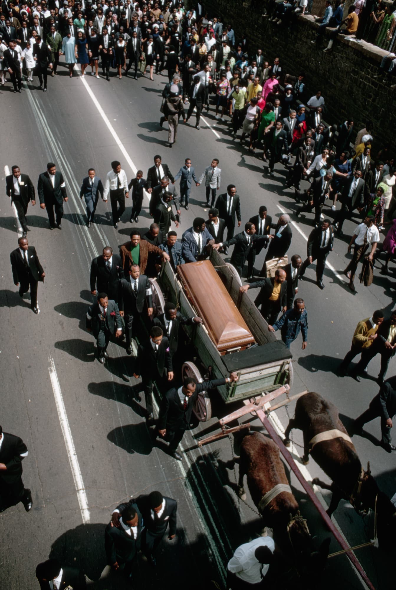 历史影像:马丁·路德·金到底多受人爱戴?遇刺后长街送别