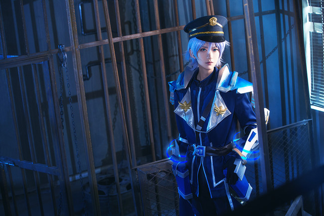 王者荣耀cos:萌妹子cos诸葛亮,瞧她的样子赵云会心动吗?