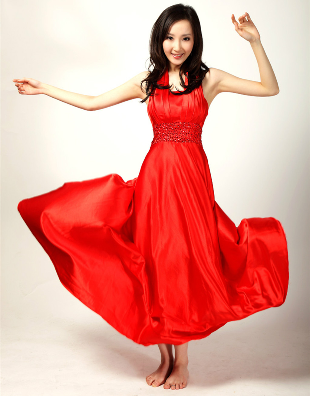 火红的程媛媛,要是她的事业能像她的衣服那些红火就好了