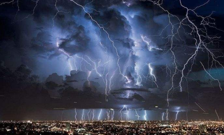 全球最神奇的小镇:每小时打雷280道持续了100年,堪称骗子的地狱