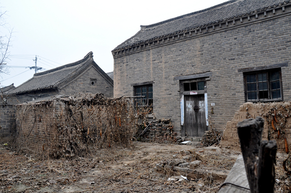 河南农村的老瓦房,房龄不明成稀罕,最后一个倒塌的蹊跷