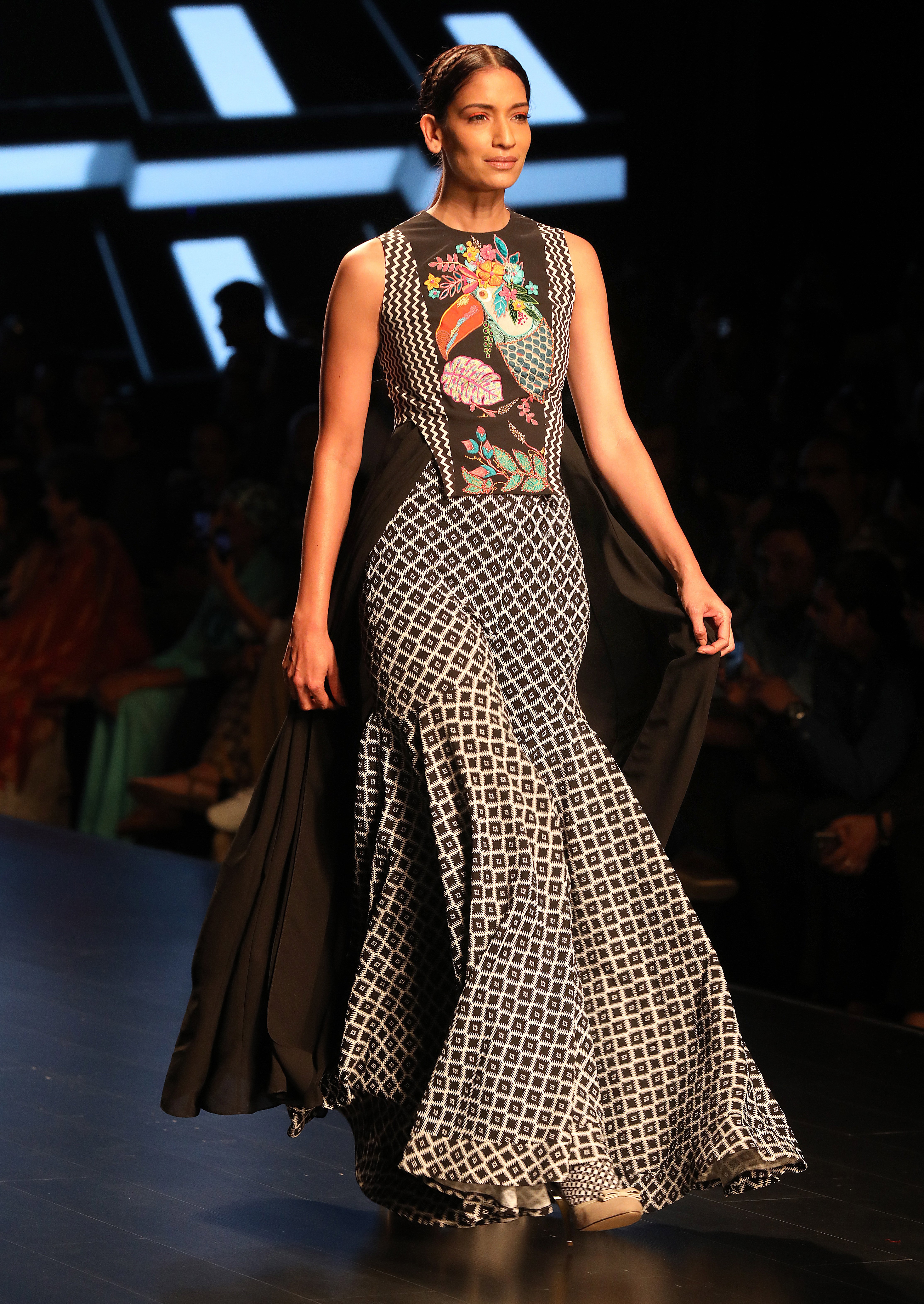 印度时装周——设计师阿尼基塔作品秀(7)