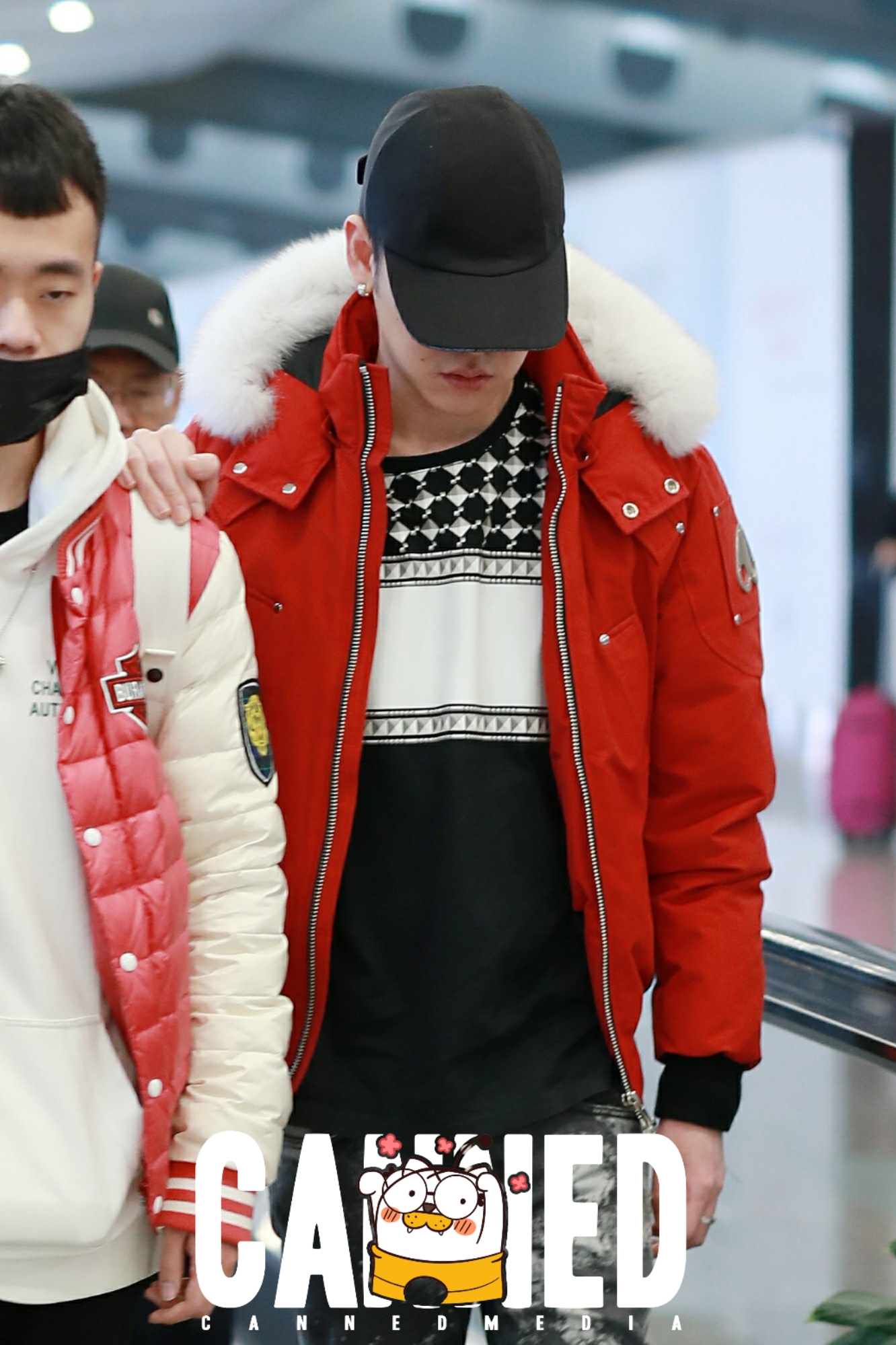 张云雷现身机场,网友:是日思夜想的辫儿哥哥啦