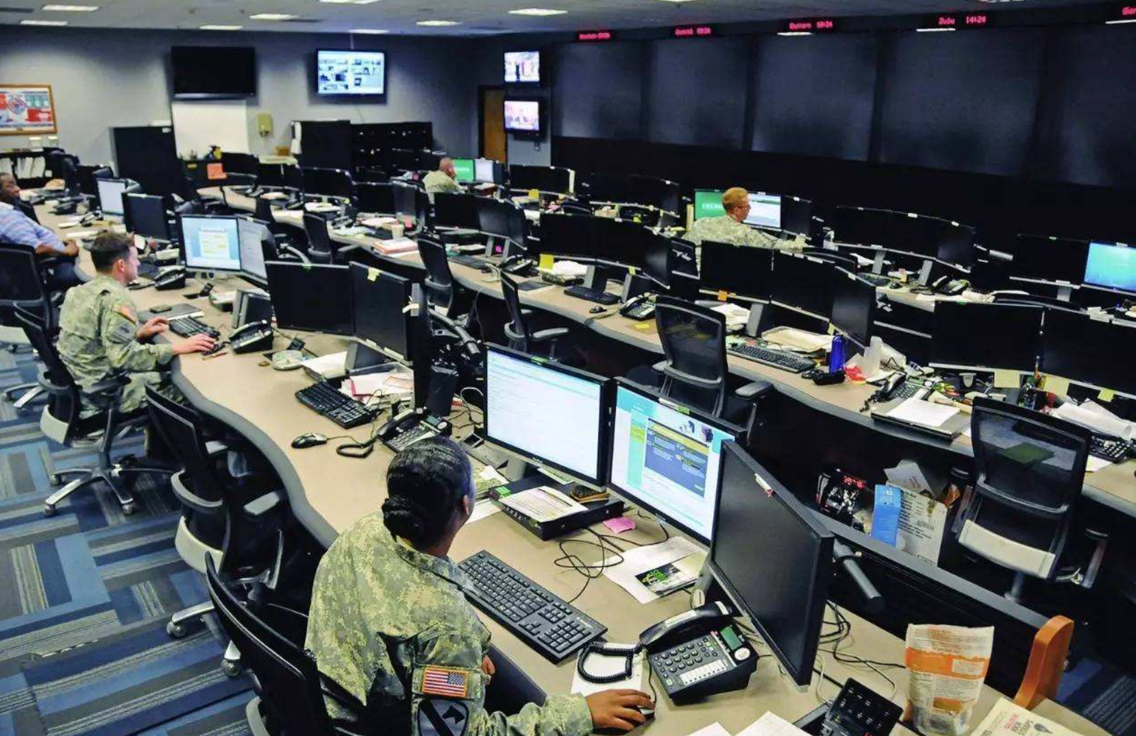 迫不及待,美国太空司令部成立没多久,就展开了一场大型演练