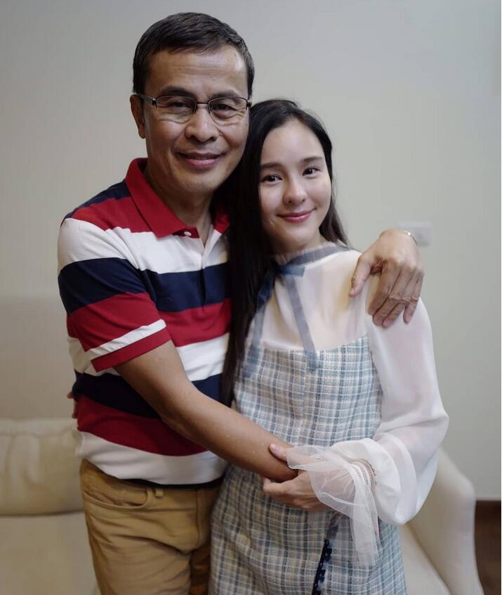 今年李海娜又为父母购置一套千万豪宅,aom非常孝顺.   kwan