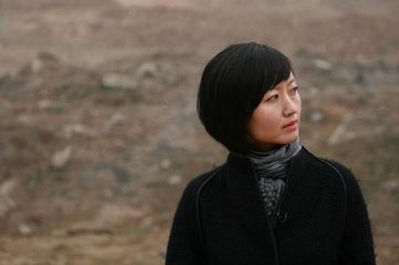 柴静近照曝光,淡出荧屏,和老公赵嘉很幸福