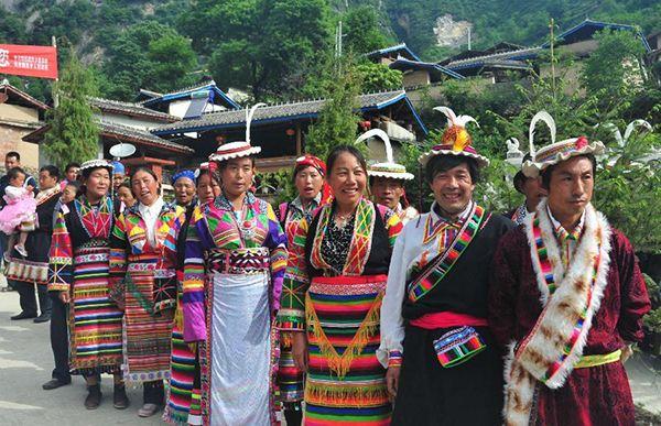 这个少数民族与汉族同源,还统治过中国数百年,如今只剩下两万人