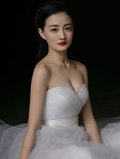 徐璐婚纱照 网友:美得像一幅画!