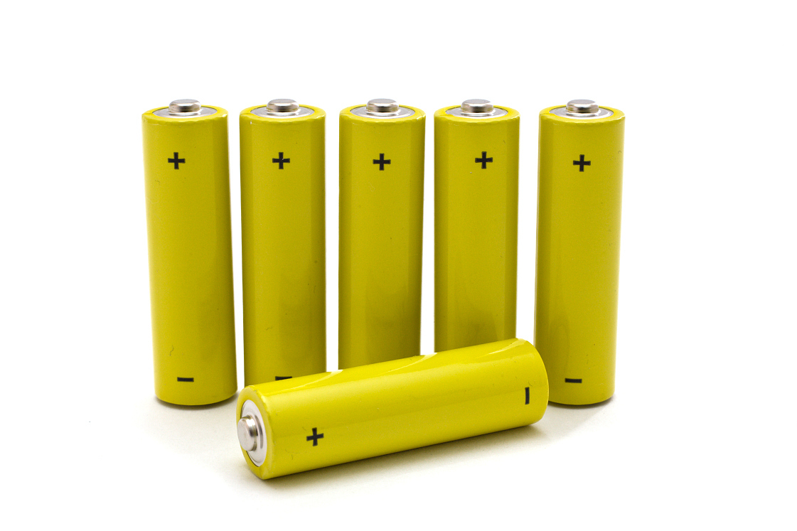 锂电池因高能量密度,体积小,重量轻和充电速度快等优势,在新能源汽车