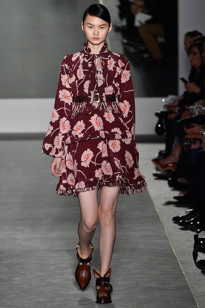 时尚穿搭:模特们穿搭各具魅力,造型精致有范,时尚度满分